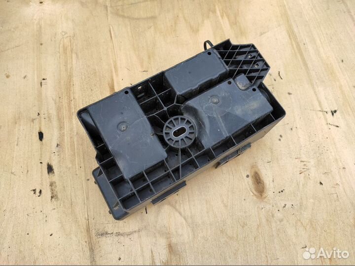 Корпус блока предохранителей Opel Astra J