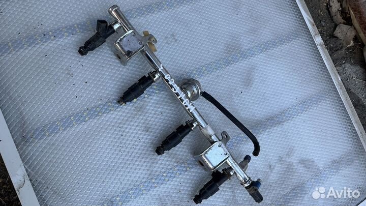 Ford Mondeo 3 2.0 форсунка топливная рампа