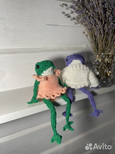 Вязаная лягушка из Pinterest
