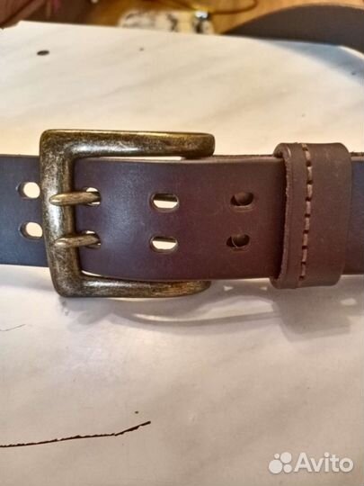 Мужской кожаный ремень коричневый