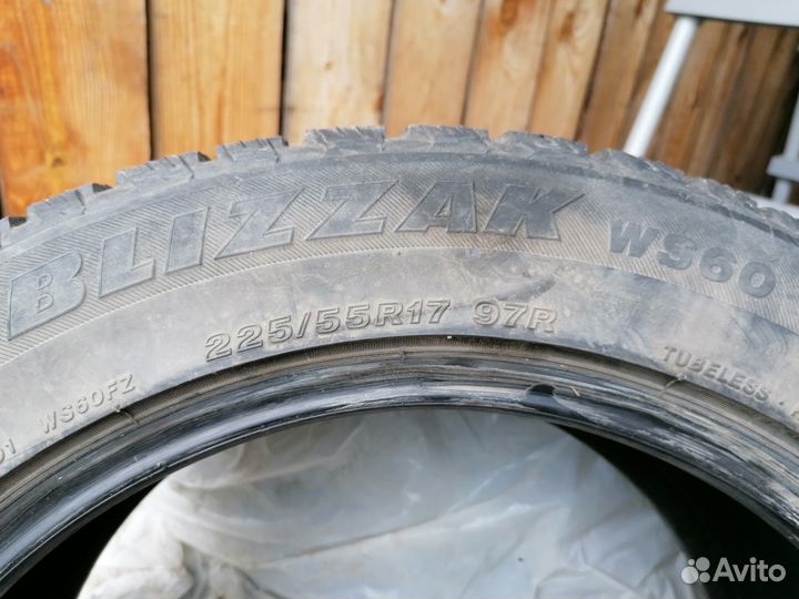Bridgestone Blizzak VRX 225/55 R17