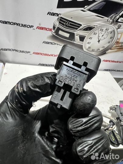 Кнопка аварийной сигнализации Nissan Note