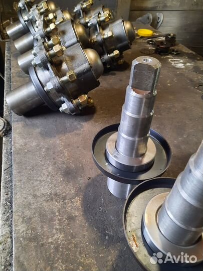 Полуось со ступицей 2птс4