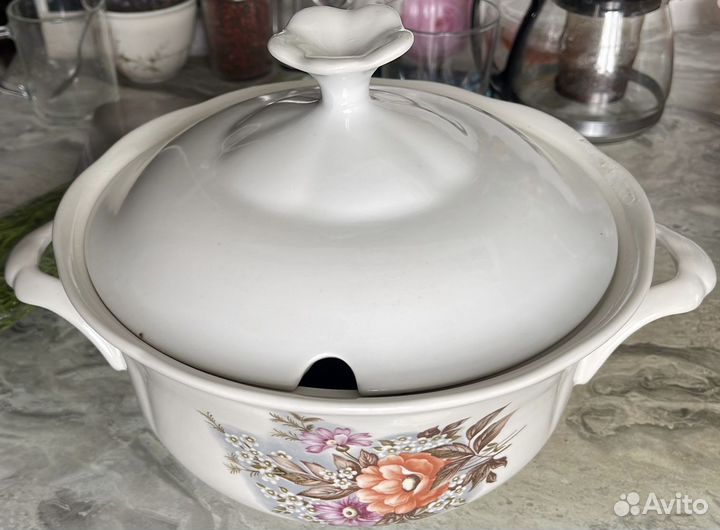 Супница фарфоровая