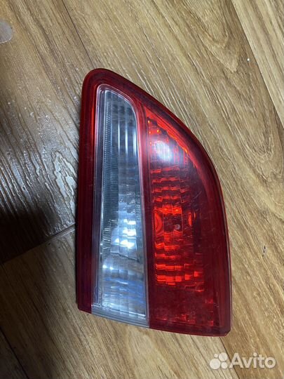 Фонарь задний внутренний правый Nissan Almera g15