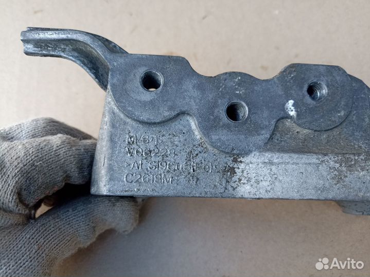 Кронштейн двигателя правый Chevrolet Cruze J300