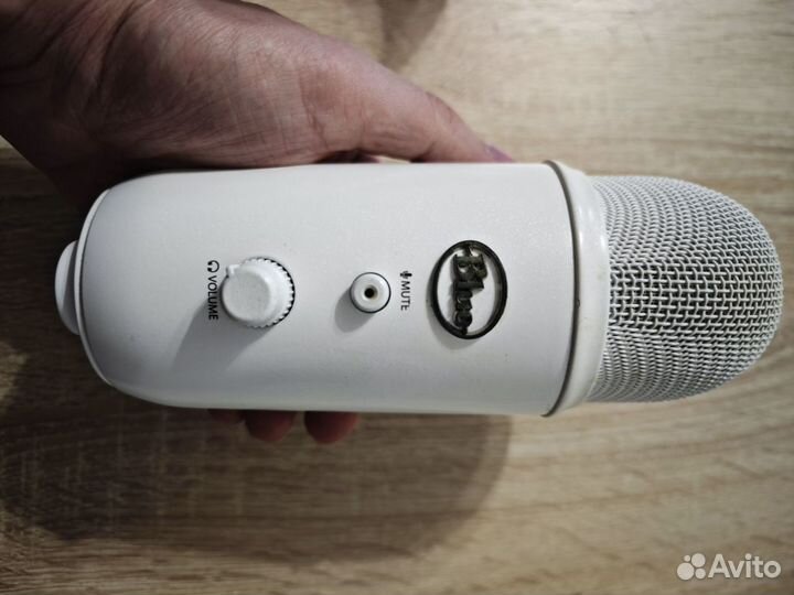 Микрофон Blue yeti