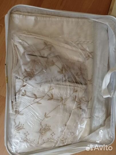 Светлое покрывало и шторы, наволочки