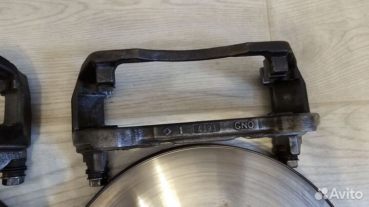 Скоба суппорта VAG