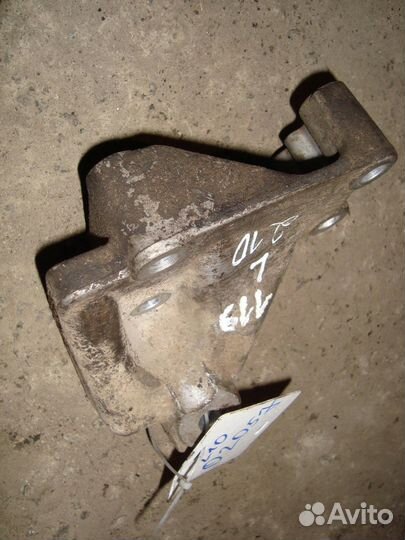 Кронштейн двигателя левый W210 M119 A1192234304