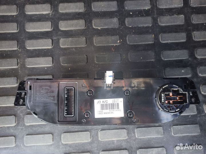 Блок управления кондиционера Kia Ceed JD (2)