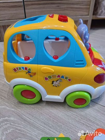 Детская развивающая игрушка Машинка-сортер Автошка