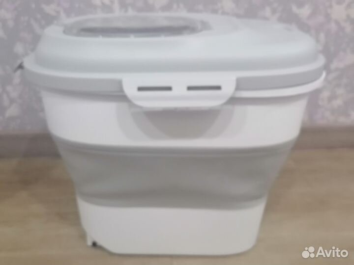 Контейнер для хранения корма