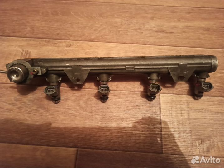 Топливная рампа в сборе Volkswagen Golf 4 AXP 1.4