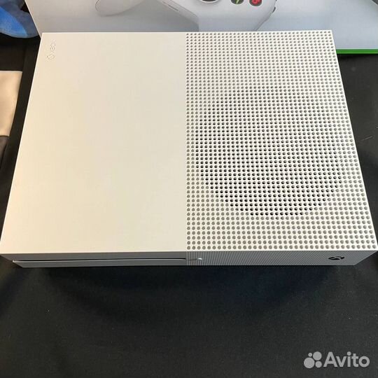Xbox One S на 1тб + Игры