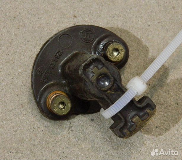 Бегунок трамблера Kadett E 1.8 Bosch