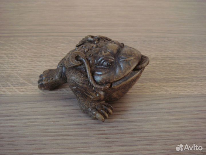 Чайная утварь и статуэтки