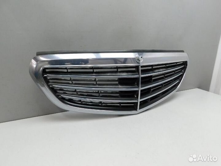 Решетка радиатора Mercedes-Benz E-Class