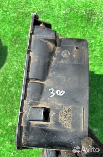 Консоль магнитофона Volkswagen Passat 1991