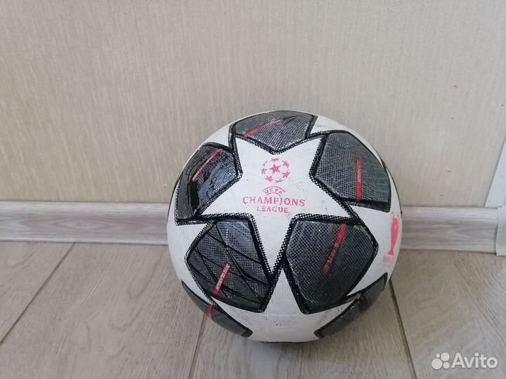 Футбольный мяч