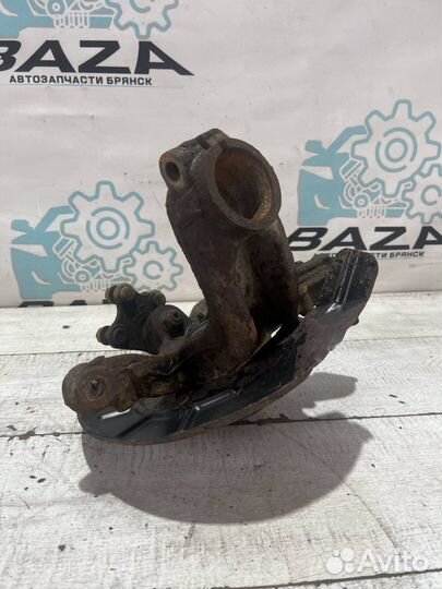 Кулак передний правый Volkswagen Polo 5