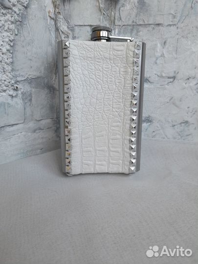 Фляжка с декором