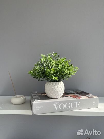 Искусственные растения в горшках