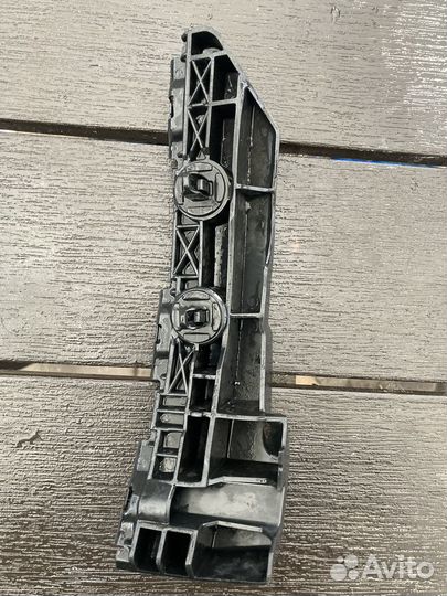 Кронштейн заднего бампера левый toyota rav 4 xv30