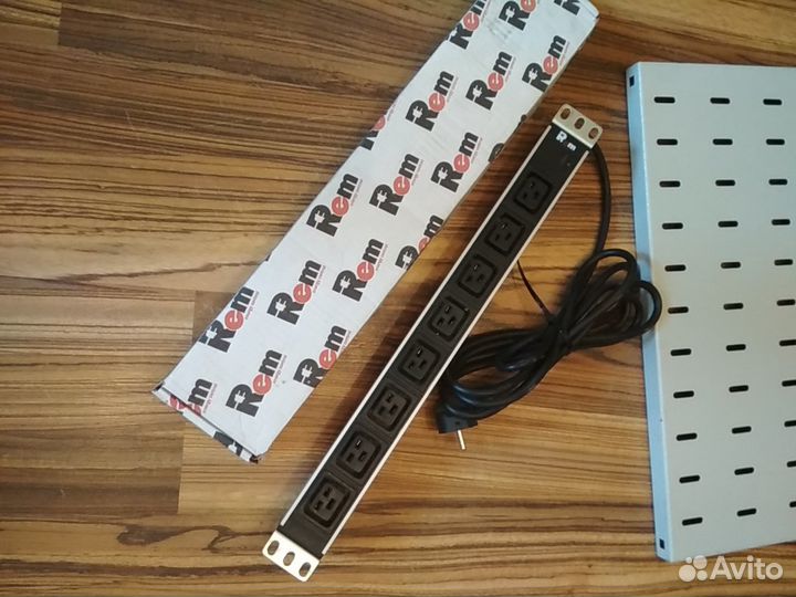 Блок на 8 розеток в стойку 19