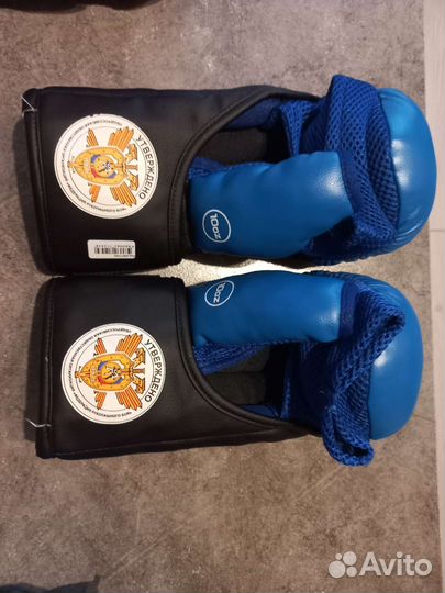 Перчатки и шлемы для рукопашного боя