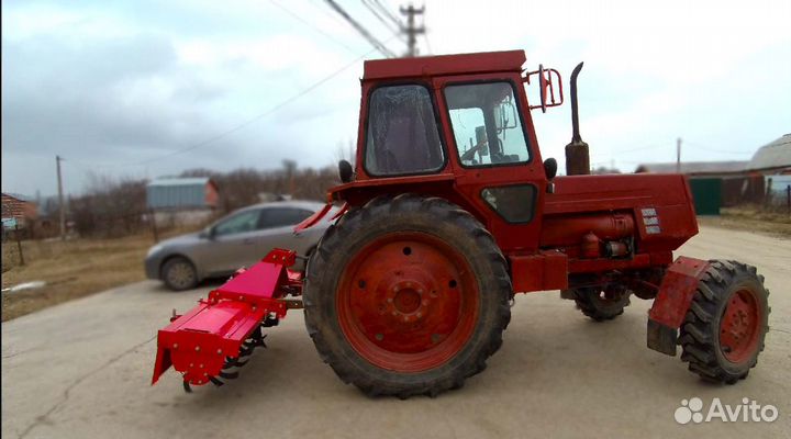 Вспашка земли трактором, покос травы