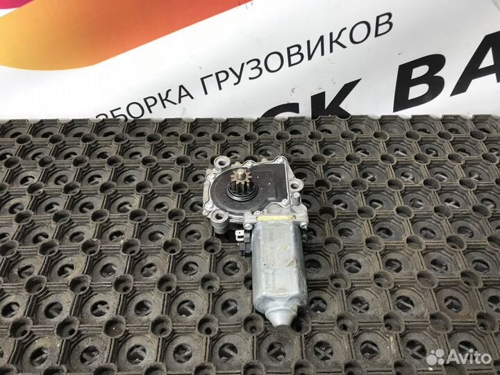 Моторчик стеклоподъемника правый