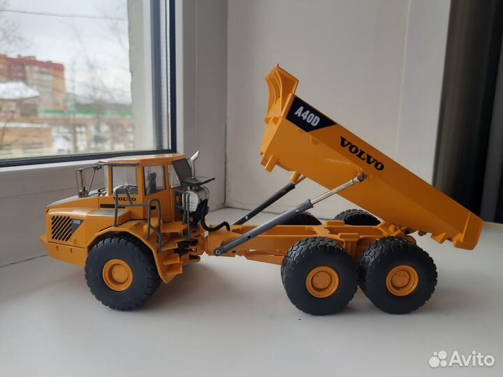Масштабная модель автосамосвала Volvo A40D