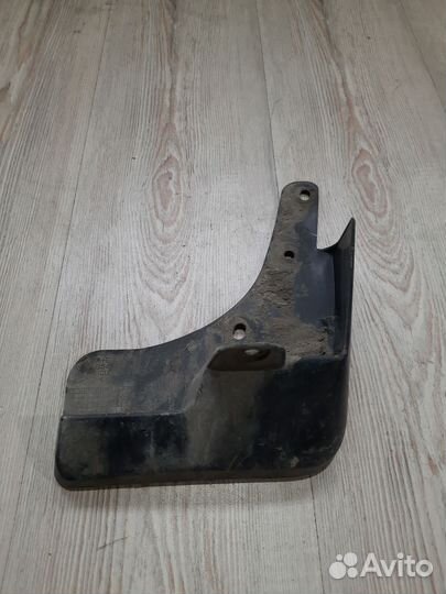 Брызговик передний Nissan X-trail T32 Прав