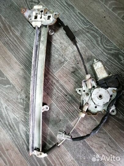 Стеклоподъемник передний правый Ниссан Примера Р11