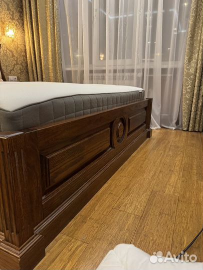 Спальный гарнитур массив