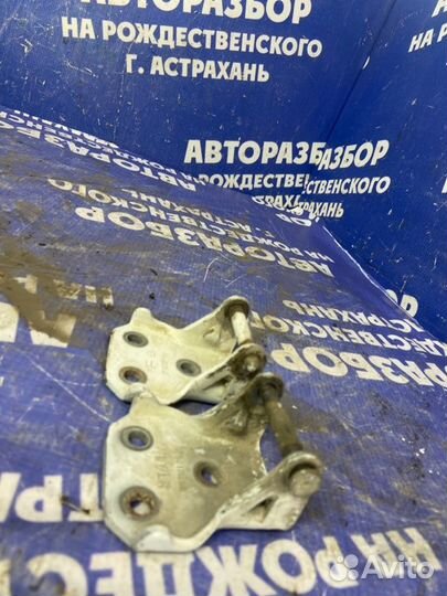 Петля фиксации задней двери. Ford Transit