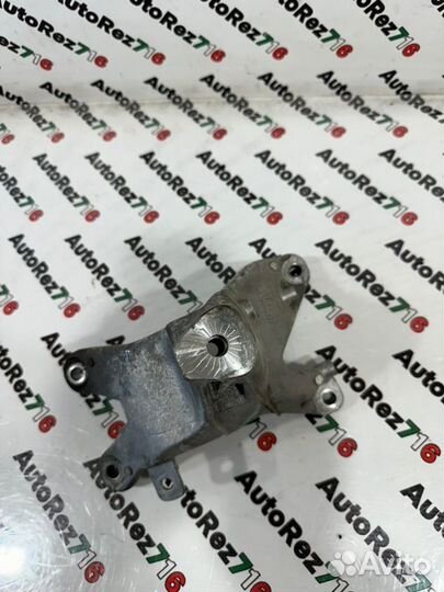 Кронштейн двигателя Audi A4 B8 CDN 2.0 2014