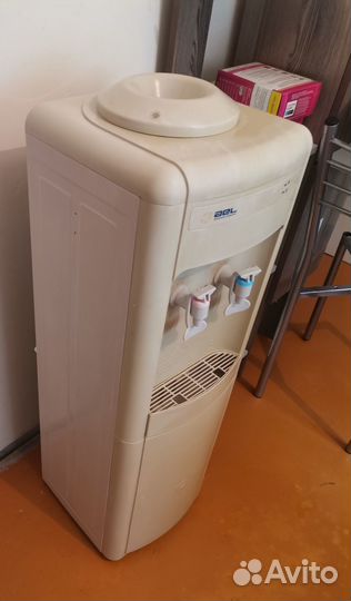 Куллер для воды напольный