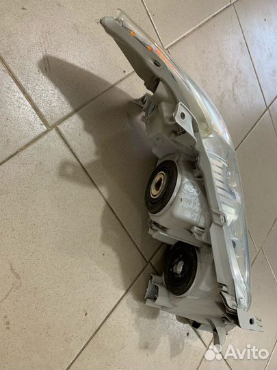 Левая фара Toyota Camry 40 галоген дорестайлинг