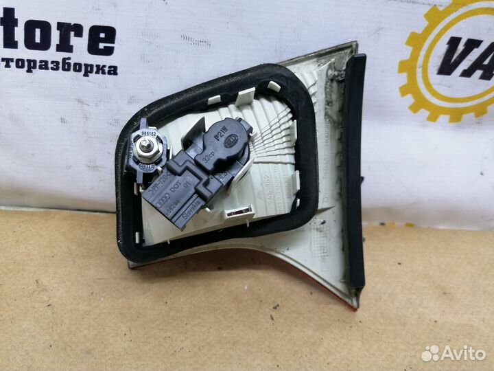 Фонарь внутренний задний левый Audi A4 B7