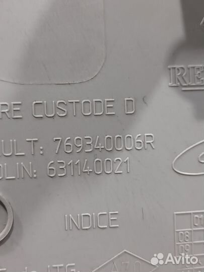 Обшивка Накладка задней стойки Renault megane 3 Пр