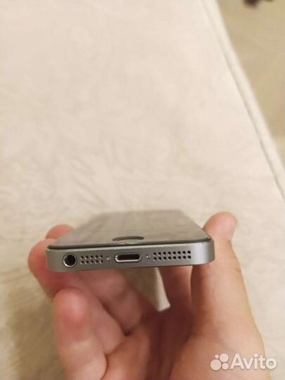 Телефон iPhone 5s