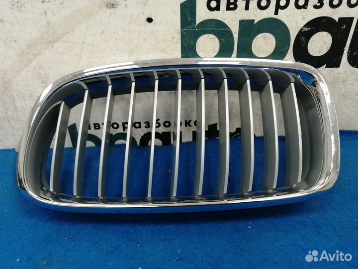 Решетка радиатора левая 51137255411 BMW 3 серия