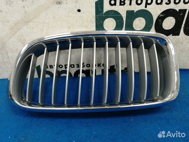 Решетка радиатора левая 51137255411 BMW 3 серия