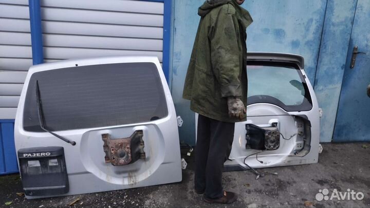 Дверь на Паджеро 3