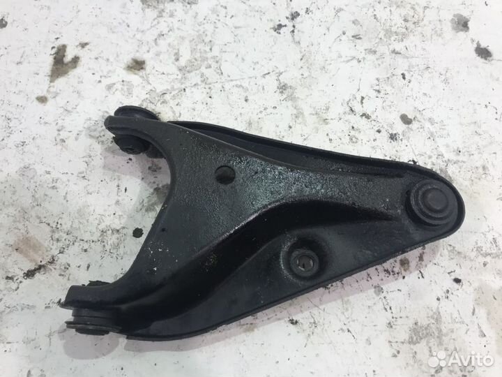 Рычаг передний левый нижний