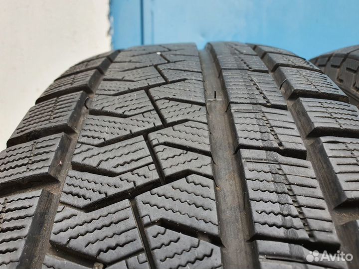 Pirelli Ice Asimmetrico Plus 225/65 R17
