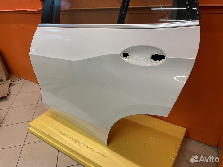 Задняя левая дверь BMW G05 F95 X5M (цвет 300)