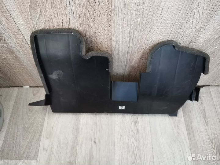 Дефлектор радиатора левый